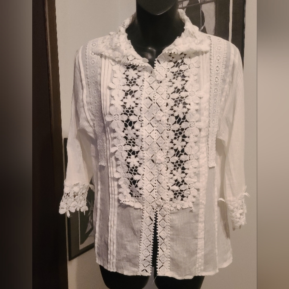 🐰Source Unknown White Floral Lace Blouse
